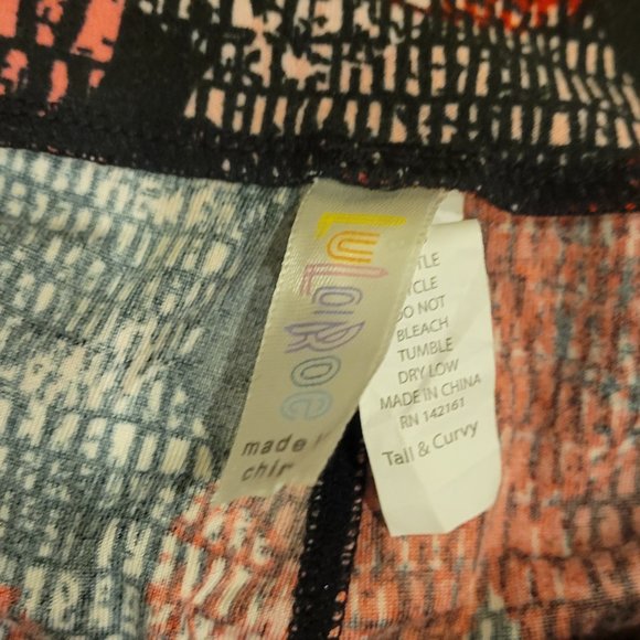 LuLaRoe Heart Leggings (Tall & Curvy) - Picture 5 of 6